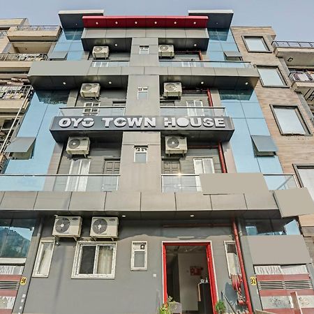 Отель Super Townhouse Mannat Rohini 16 Дели Экстерьер фото