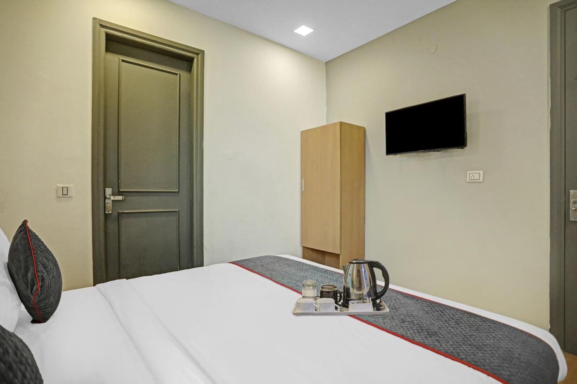 Отель Super Townhouse Mannat Rohini 16 Дели Экстерьер фото