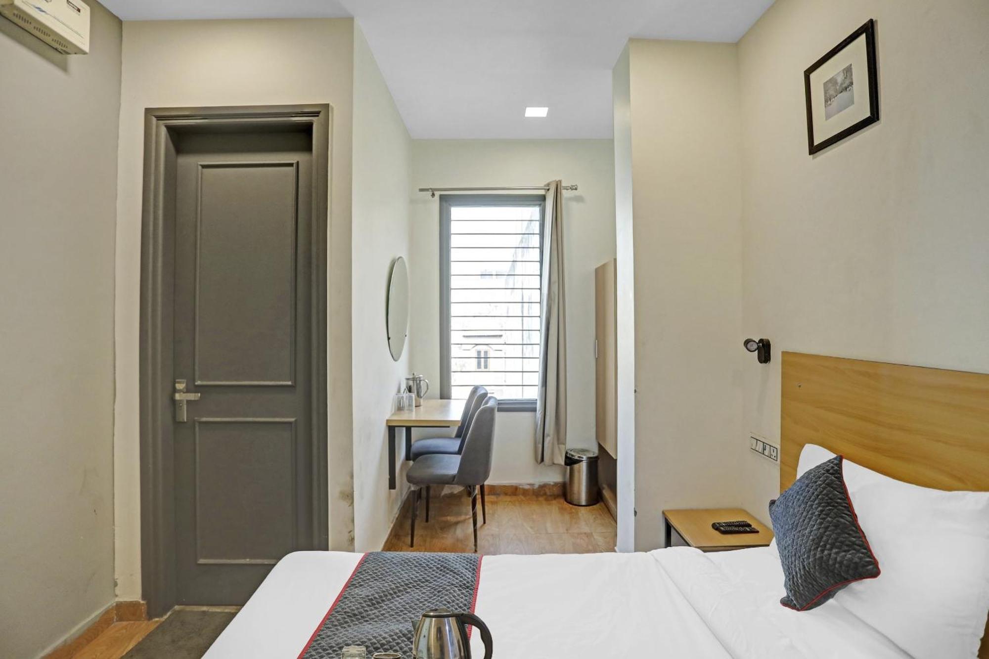 Отель Super Townhouse Mannat Rohini 16 Дели Экстерьер фото