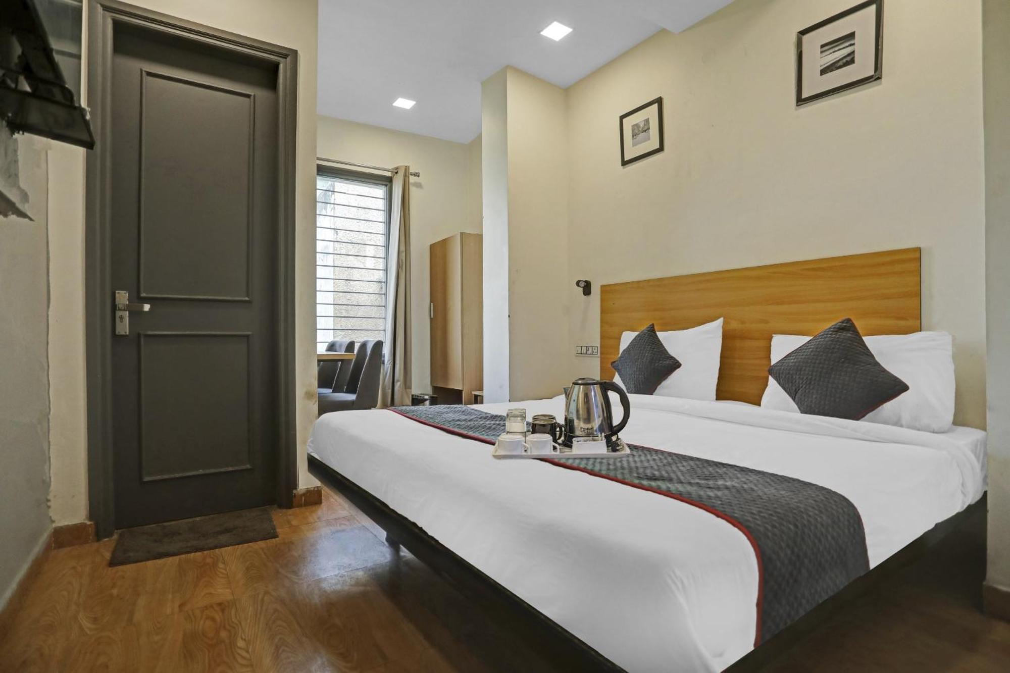 Отель Super Townhouse Mannat Rohini 16 Дели Экстерьер фото