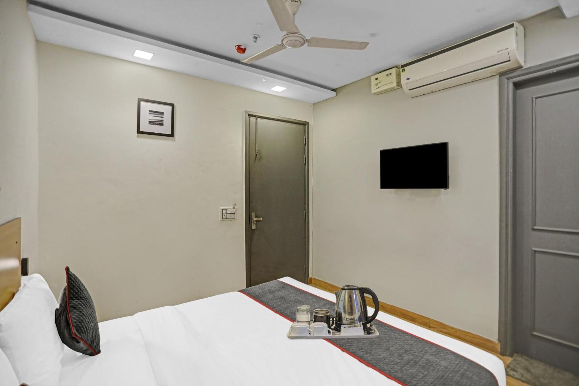 Отель Super Townhouse Mannat Rohini 16 Дели Экстерьер фото