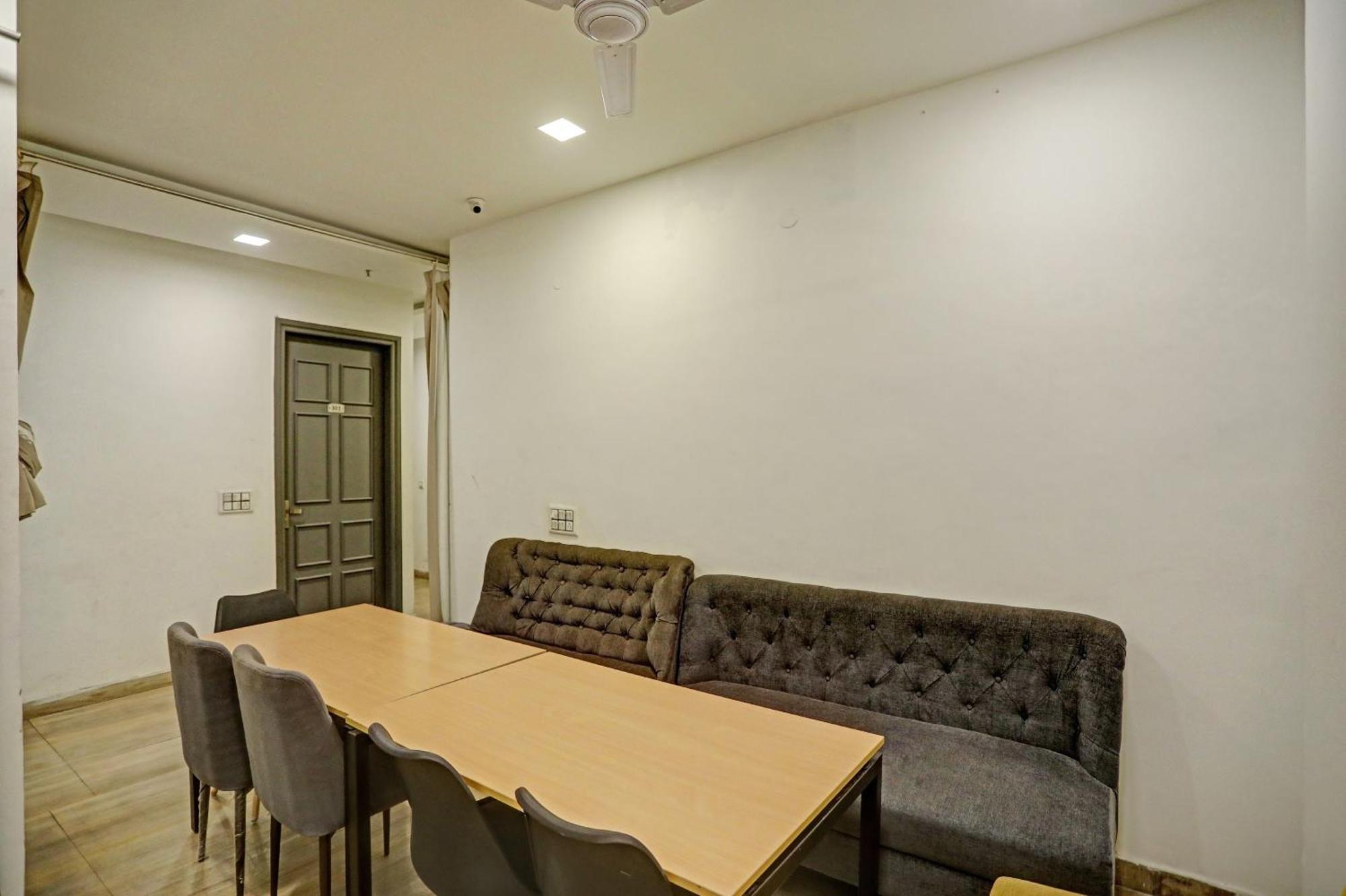 Отель Super Townhouse Mannat Rohini 16 Дели Экстерьер фото